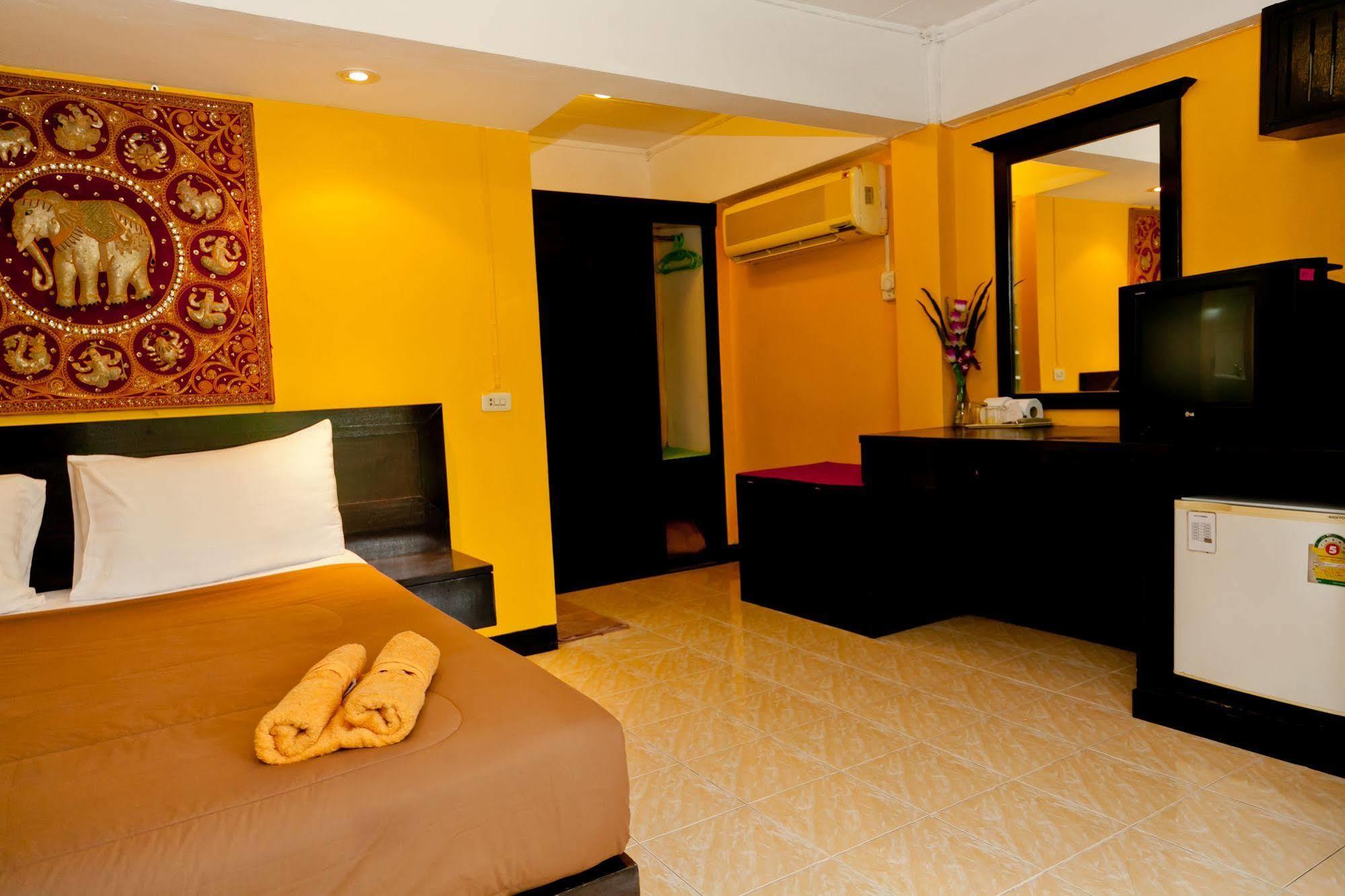 Full Moon Beach Resort Karon Exterior photo